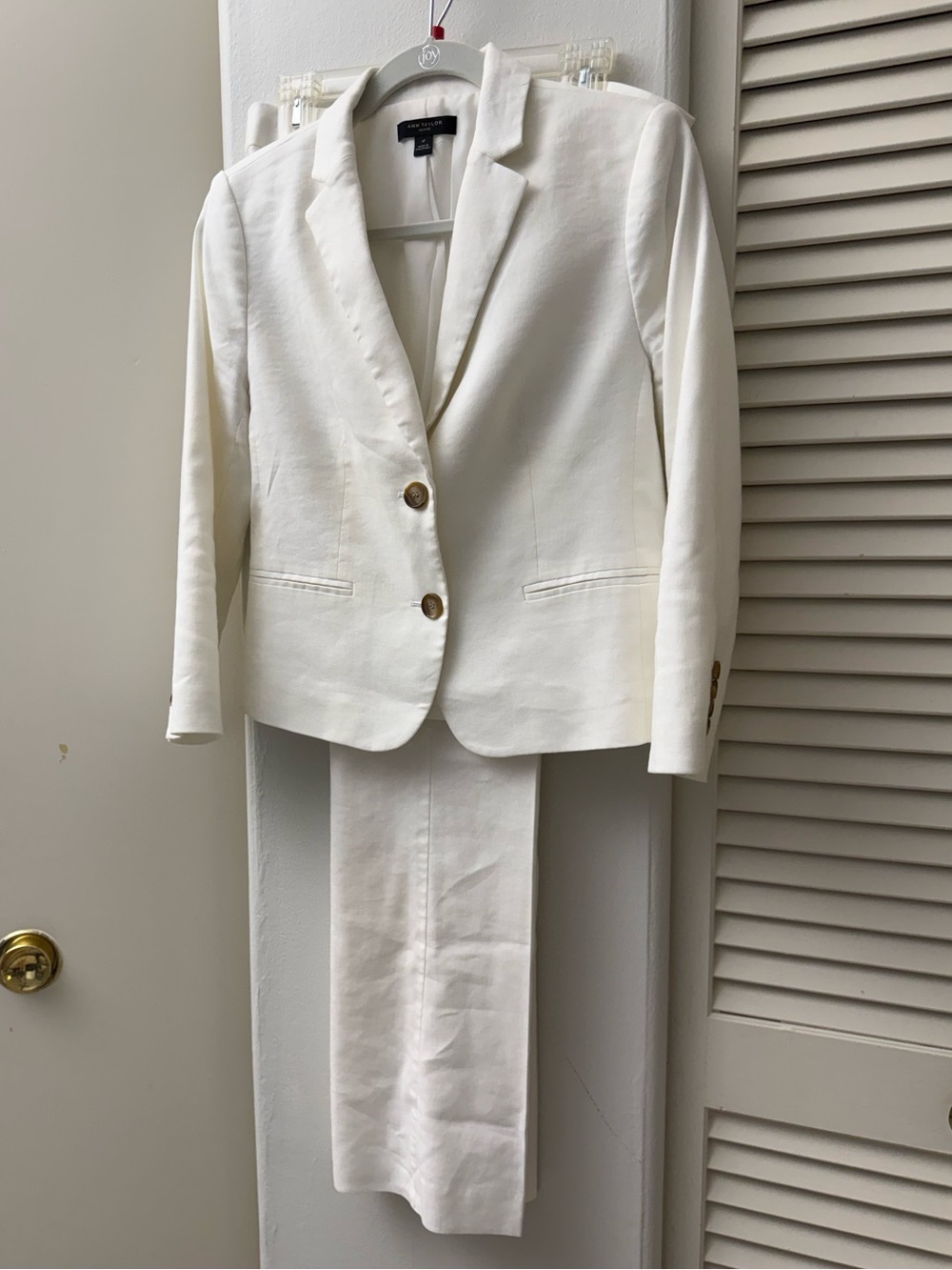 Ann Taylor White Two-Button Blazer 6P and Pants 8P Suit